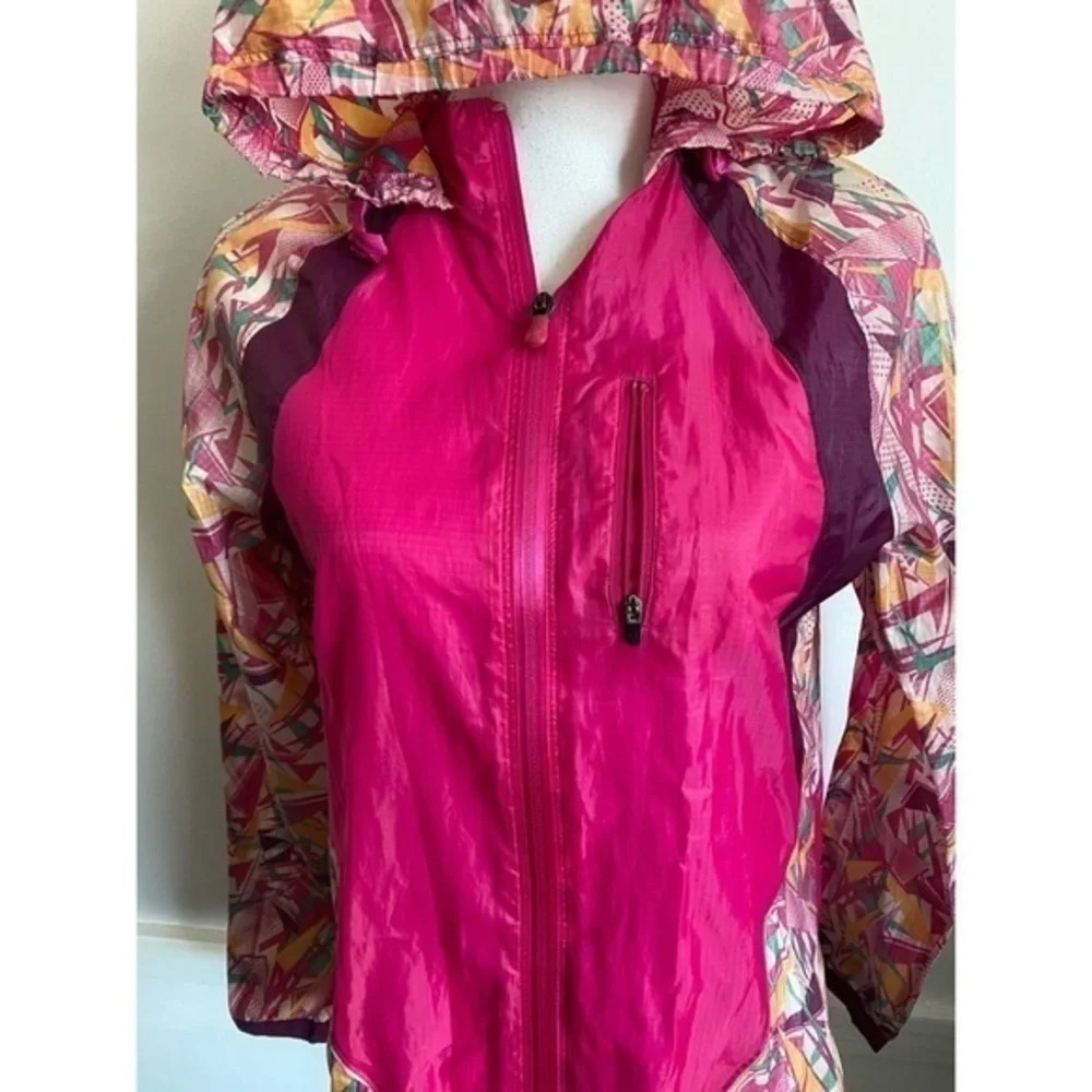 Under Armour • Pink Patterned Running Jacket - Picture 3 of 6